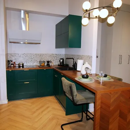 Woronicza 80 - Bezplatny Parking - Free Parking -ogrodek
