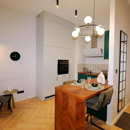 Apartment Woronicza 80 - Bezplatny Parking - Free Parking -ogrodek